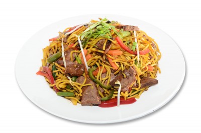 נודלס מוקפץ עם בקר 